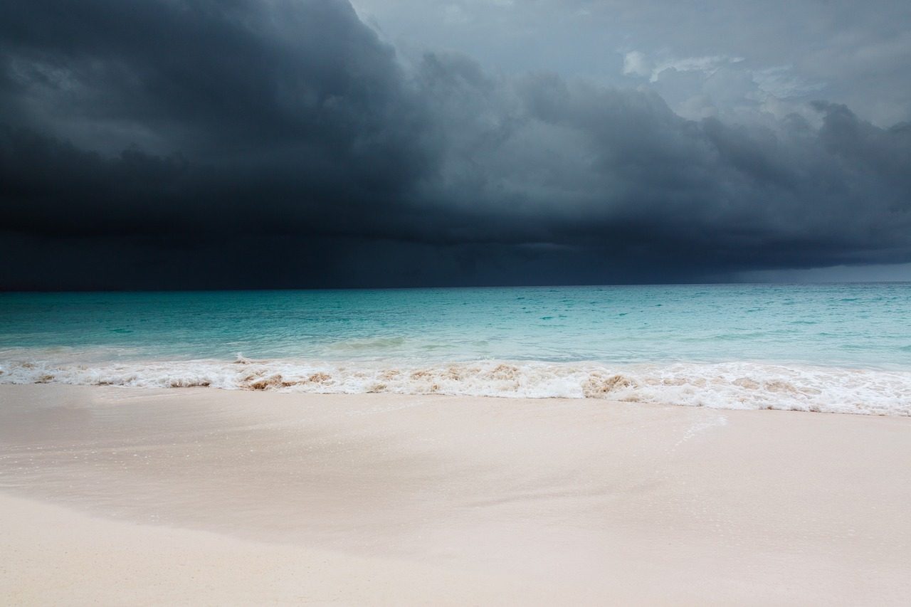 beach-monsoon-travel